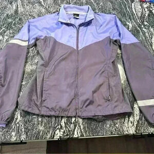 Nike Women's Size Medium Light Running Windbreaker‎ Jacket Hoodie